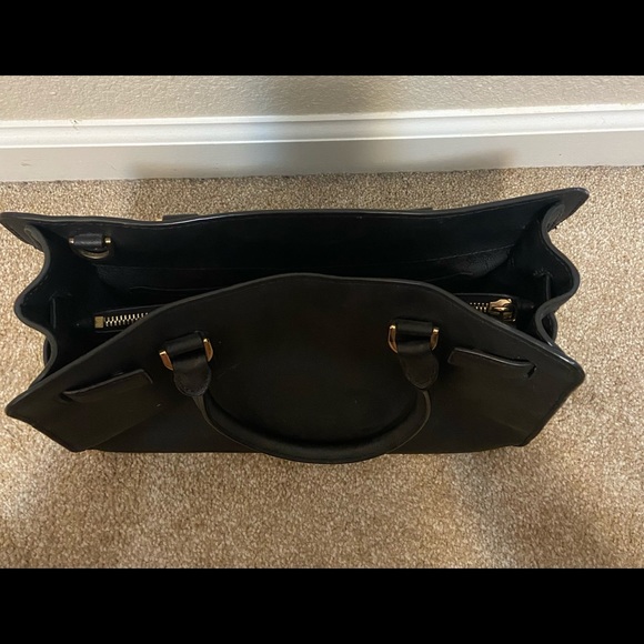 Michael Kors handbag. - Picture 2 of 4